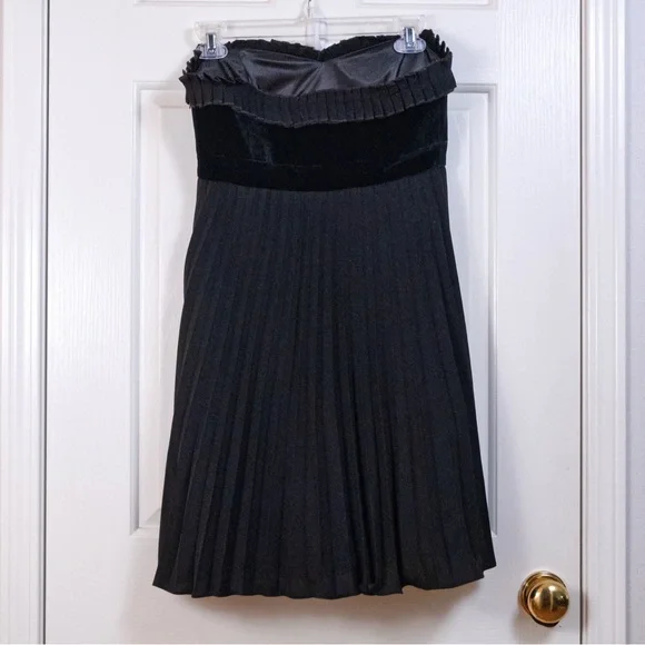 Betsey Johnson Y2K Vintage black velvet pleated mini dress, size 4 - Picture 2 of 5